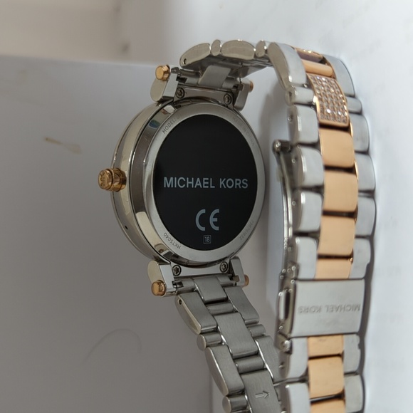 New & Authentic Michael Kors Smart watch Rose Gold/Silver - Picture 7 of 15